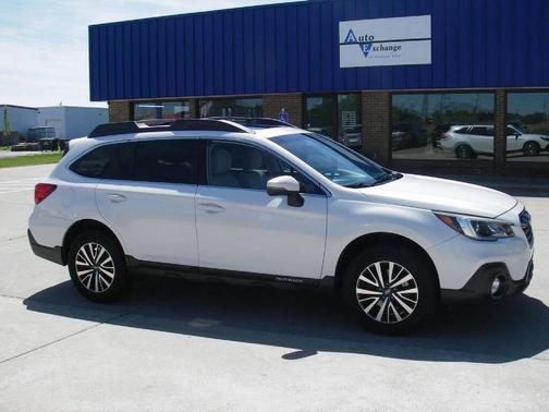 White 2019 Subaru Outback 2.5i Premium