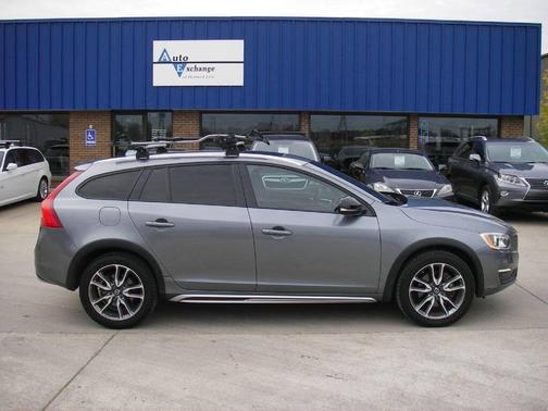 2018 Volvo V60 Cross Country T5