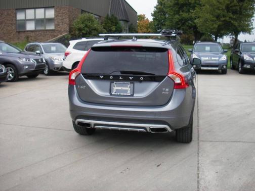 2018 Volvo V60 Cross Country T5