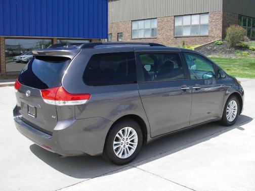 Gray 2013 Toyota Sienna XLE