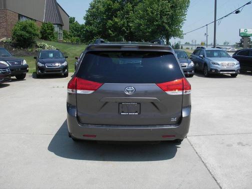 2013 Toyota Sienna XLE