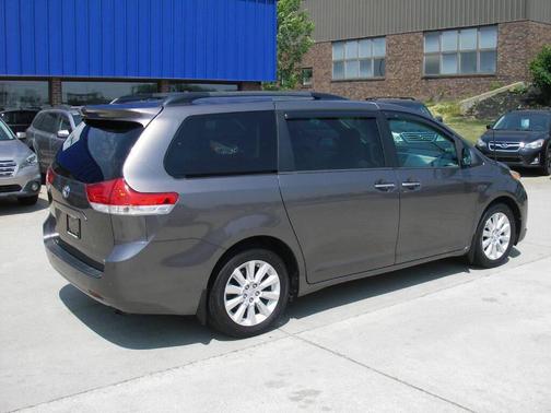 2013 Toyota Sienna XLE
