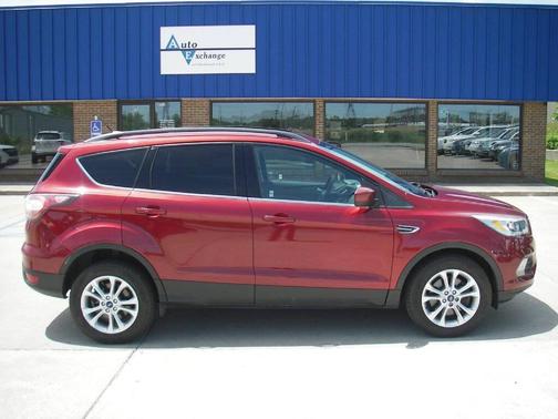 Red 2017 Ford Escape SE
