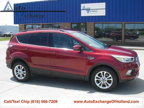 Red 2017 Ford Escape SE