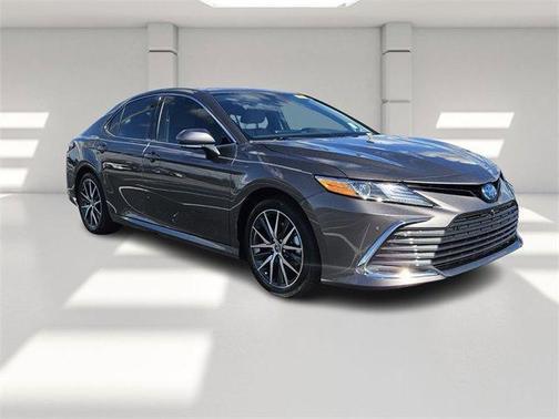 2022 Toyota Camry Hybrid XLE