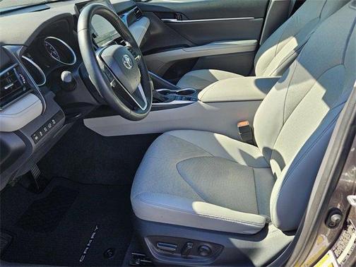 2022 Toyota Camry Hybrid XLE