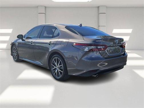 2022 Toyota Camry Hybrid XLE