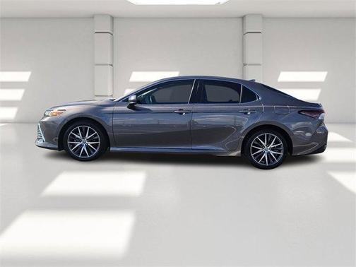 2022 Toyota Camry Hybrid XLE
