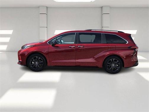 2022 Toyota Sienna XSE 7 Passenger
