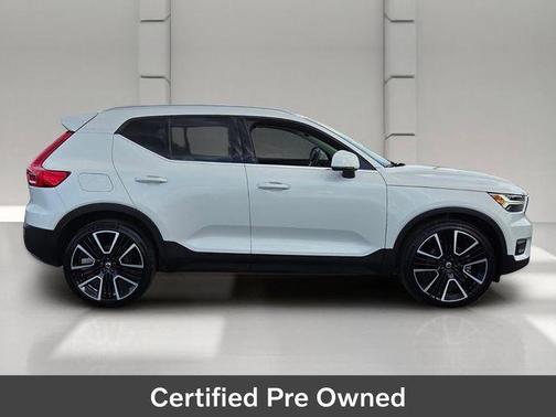 Crystal White 2022 Volvo XC40 T5 Inscription
