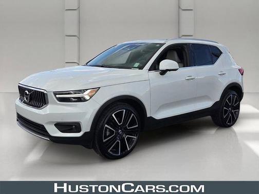 Crystal White 2022 Volvo XC40 T5 Inscription