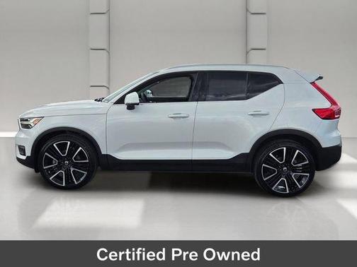 Crystal White 2022 Volvo XC40 T5 Inscription