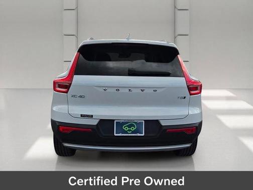 Crystal White 2022 Volvo XC40 T5 Inscription