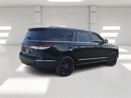2023 Lincoln Navigator L Reserve