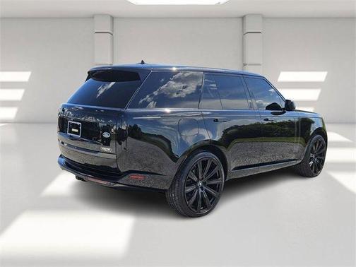 2023 Land Rover Range Rover P530 SE