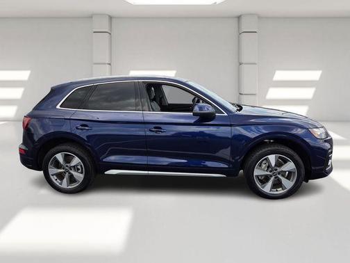 Navarra Blue Metallic 2023 Audi Q5 40 Premium Plus