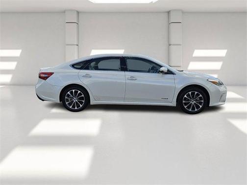 2018 Toyota Avalon Hybrid XLE Premium