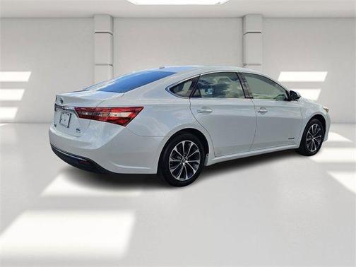 2018 Toyota Avalon Hybrid XLE Premium