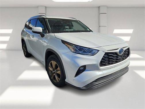 2022 Toyota Highlander Hybrid Bronze Edition
