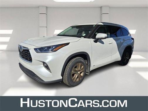 2022 Toyota Highlander Hybrid Bronze Edition