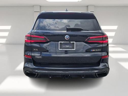 2022 BMW X5 M50i