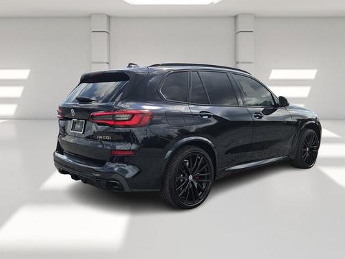 2022 BMW X5 M50i