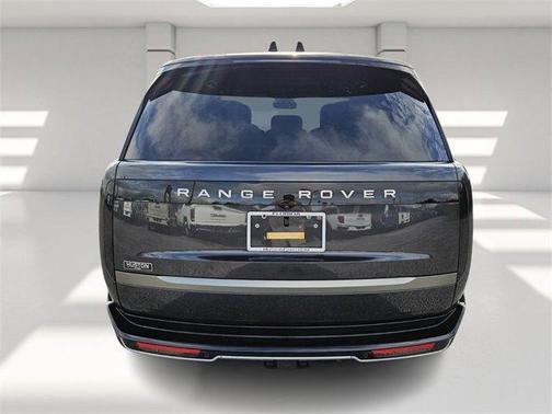 2025 Land Rover Range Rover P530 SE 7 Seat