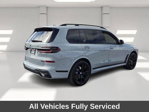 Gray Metallic 2025 BMW X7 xDrive40i