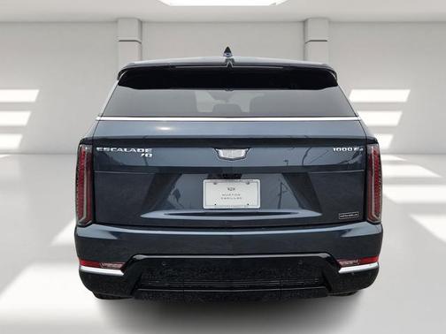 2025 Cadillac Escalade IQ Luxury 2