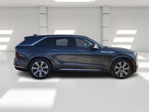 2025 Cadillac Escalade IQ Luxury 2