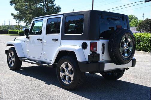 Bright White Clearcoat 2018 Jeep Wrangler JK Unlimited Sahara