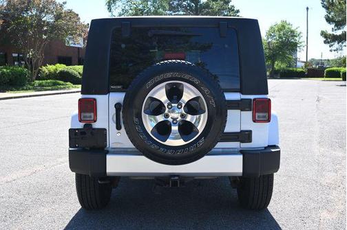 Bright White Clearcoat 2018 Jeep Wrangler JK Unlimited Sahara