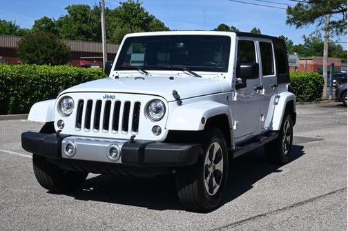 Bright White Clearcoat 2018 Jeep Wrangler JK Unlimited Sahara