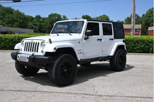 Bright White Clearcoat 2018 Jeep Wrangler JK Unlimited Sahara