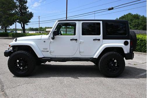Bright White Clearcoat 2018 Jeep Wrangler JK Unlimited Sahara