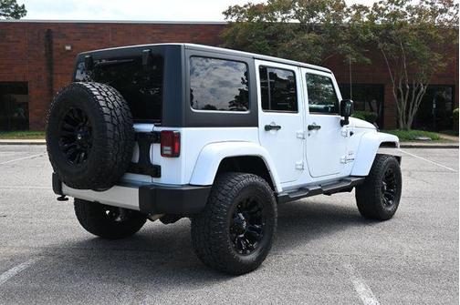 Bright White Clearcoat 2018 Jeep Wrangler JK Unlimited Sahara