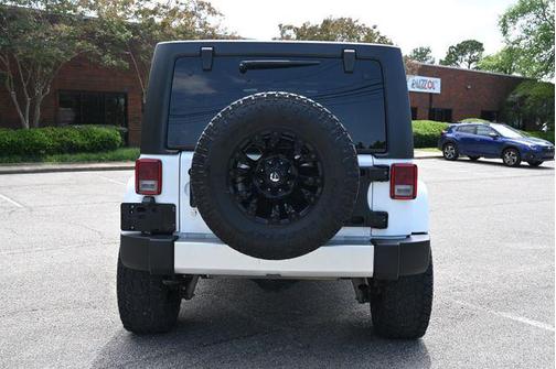 Bright White Clearcoat 2018 Jeep Wrangler JK Unlimited Sahara