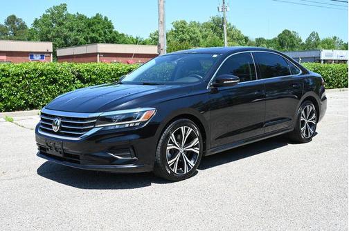 Deep Black Pearl 2022 Volkswagen Passat 2.0T SE