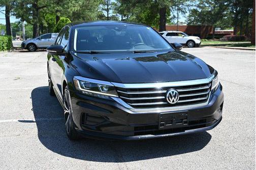 Deep Black Pearl 2022 Volkswagen Passat 2.0T SE