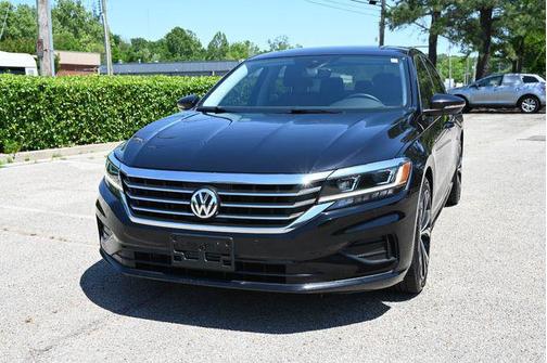 Deep Black Pearl 2022 Volkswagen Passat 2.0T SE