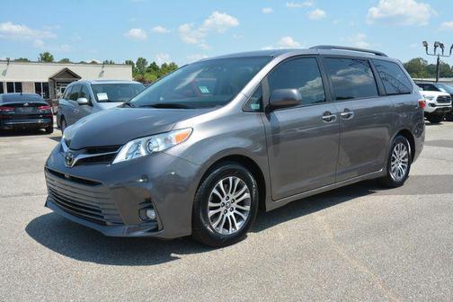 2019 Toyota Sienna XLE