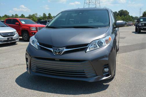 2019 Toyota Sienna XLE