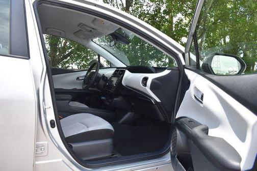 2021 Toyota Prius LE