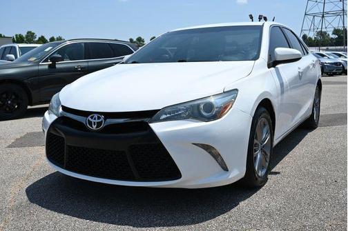 White 2015 Toyota Camry SE