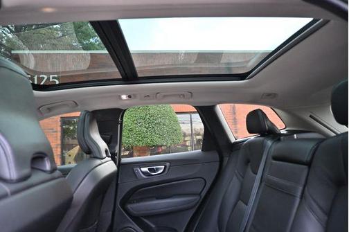 2021 Volvo XC60 T5 Momentum
