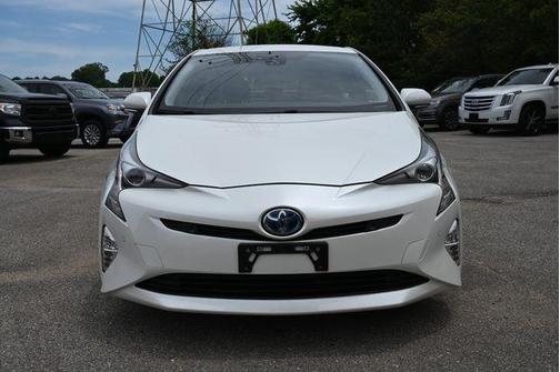 White 2018 Toyota Prius Four Touring