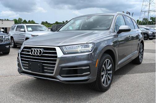 Graphite Gray Metallic 2017 Audi Q7 3.0T Premium