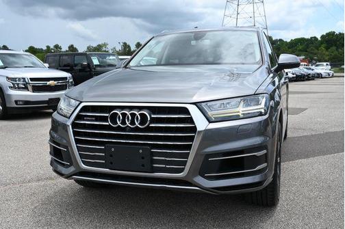 Graphite Gray Metallic 2017 Audi Q7 3.0T Premium