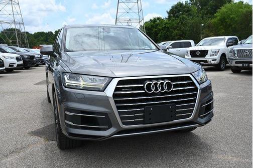 Graphite Gray Metallic 2017 Audi Q7 3.0T Premium