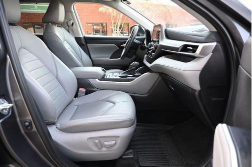 Magnetic Gray Metallic 2021 Toyota Highlander XLE